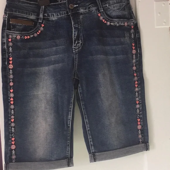 Stretch Denim Embroidered Shorts 12“inseam from Austria, Size EU42, US12 - Picture 1 of 7
